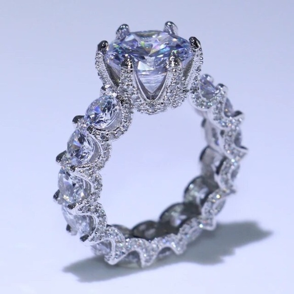 Simulated Diamonds Exaggerated  vintage Beautiful Ring - Picture 7 of 10